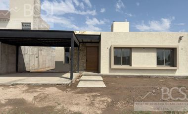 Casa en Barrio Privado Campo La Rosa