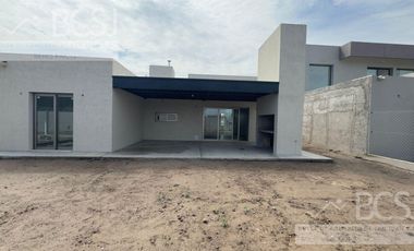 Casa en Barrio Privado Campo La Rosa