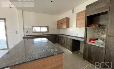 Casa en Barrio Privado Campo La Rosa