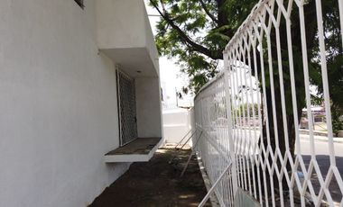 PROPIEDAD EN ESQUINA FRENTE PARQUE. INVIERTE EN RENTABILIDAD MAS PLUSVALIA INMED