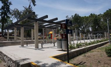 PROPIEDAD EN ESQUINA FRENTE PARQUE. INVIERTE EN RENTABILIDAD MAS PLUSVALIA INMED