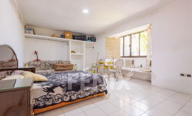 Casa en venta con amplio jardín y cochera a 500 metros de Av. Araucarias