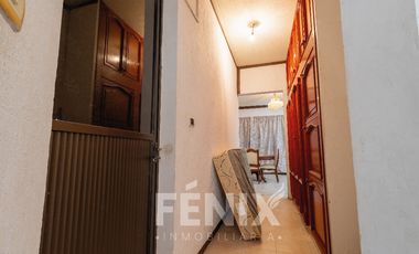 Casa en venta con amplio jardín y cochera a 500 metros de Av. Araucarias