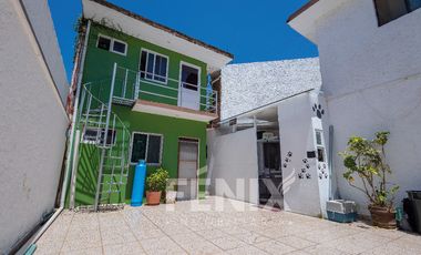 Casa en venta con amplio jardín y cochera a 500 metros de Av. Araucarias