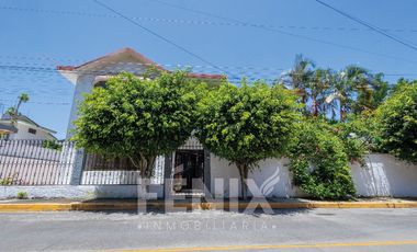 Casa en venta con amplio jardín y cochera a 500 metros de Av. Araucarias