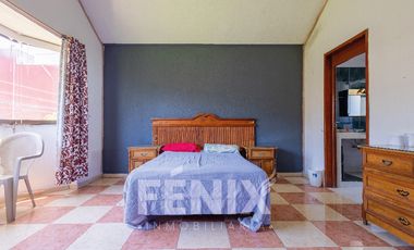 Casa en venta con amplio jardín y cochera a 500 metros de Av. Araucarias