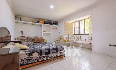Casa en venta con amplio jardín y cochera a 500 metros de Av. Araucarias