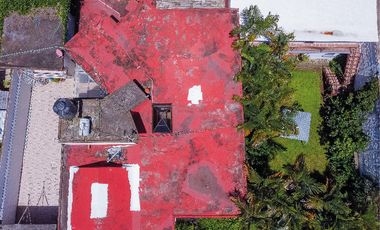 Casa en venta con amplio jardín y cochera a 500 metros de Av. Araucarias