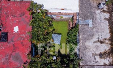 Casa en venta con amplio jardín y cochera a 500 metros de Av. Araucarias