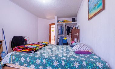 Casa en venta con amplio jardín y cochera a 500 metros de Av. Araucarias