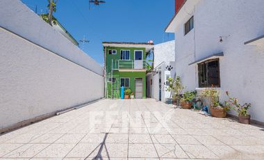 Casa en venta con amplio jardín y cochera a 500 metros de Av. Araucarias