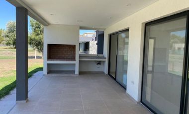 Casa en venta en Miralagos