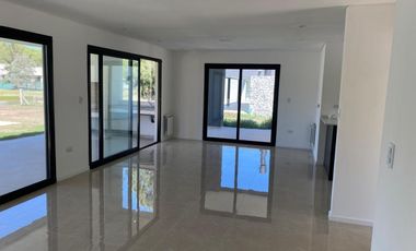 Casa en venta en Miralagos