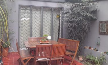 Venta-Excelente casa de 2 plantas  en Parque Chacabuco