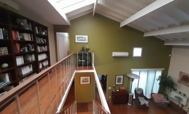 Venta-Excelente casa de 2 plantas  en Parque Chacabuco
