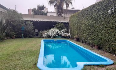 Venta-Excelente casa de 2 plantas  en Parque Chacabuco