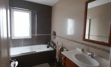 Venta-Excelente casa de 2 plantas  en Parque Chacabuco