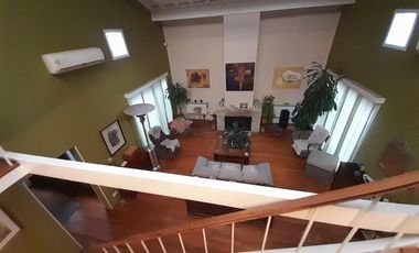 Venta-Excelente casa de 2 plantas  en Parque Chacabuco