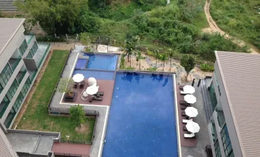 Top Floor condo with mountain view for sale