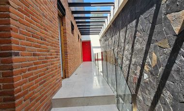 Casa Moderna con excelentes espacios