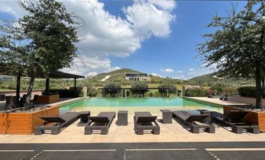 VENTA DE CASA EN TERRALTA RESIDENCIAL COUNTRY CLUB VALLE PONIENTE