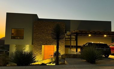 VENTA DE CASA EN TERRALTA RESIDENCIAL COUNTRY CLUB VALLE PONIENTE