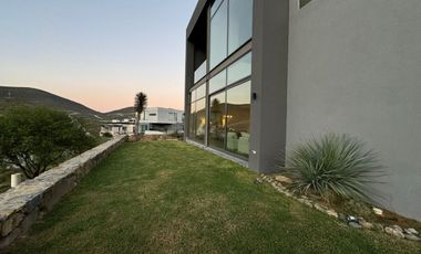 VENTA DE CASA EN TERRALTA RESIDENCIAL COUNTRY CLUB VALLE PONIENTE