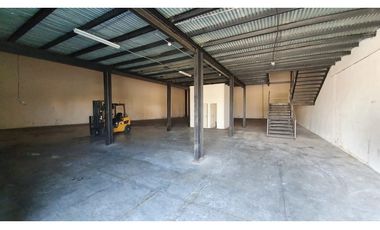 se Alquila Galera En Parque Industrial 730m2.$4,500.00