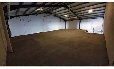 se Alquila Galera En Parque Industrial 730m2.$4,500.00
