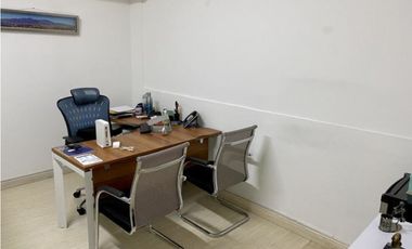 Se Alquila Oficina Amoblada Equipada 300 mts $2.000.oo