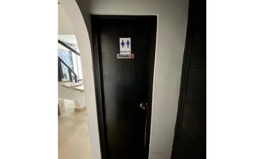 Se Alquila Oficina Amoblada Equipada 300 mts $2.000.oo