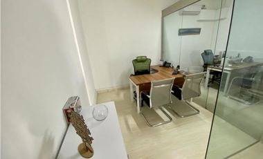 Se Alquila Oficina Amoblada Equipada 300 mts $2.000.oo