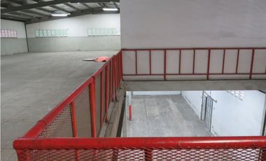 Se Vende Galera con Oficinas Parque Lefevre 800 Mts $1.300.000.00