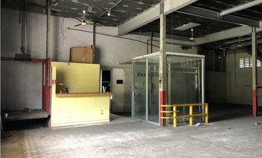 Se Vende Galera con Oficinas Parque Lefevre 800 Mts $1.300.000.00