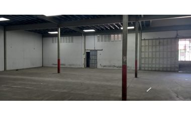 Se Vende Galera con Oficinas Parque Lefevre 800 Mts $1.300.000.00