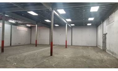 Se Vende Galera con Oficinas Parque Lefevre 800 Mts $1.300.000.00