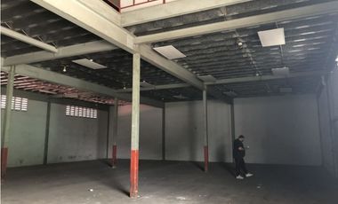 Se Vende Galera con Oficinas Parque Lefevre 800 Mts $1.300.000.00