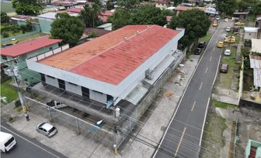 Se Vende Galera con Oficinas Parque Lefevre 800 Mts $1.300.000.00