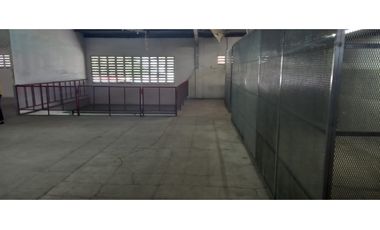 Se Vende Galera con Oficinas Parque Lefevre 800 Mts $1.300.000.00