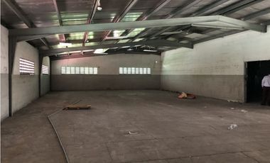 Se Vende Galera con Oficinas Parque Lefevre 800 Mts $1.300.000.00