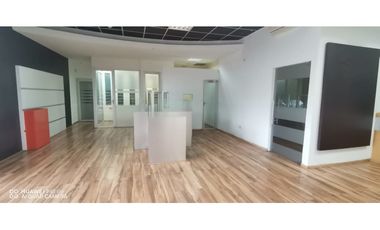 Se Vende Galera con Oficinas Parque Lefevre 800 Mts $1.300.000.00