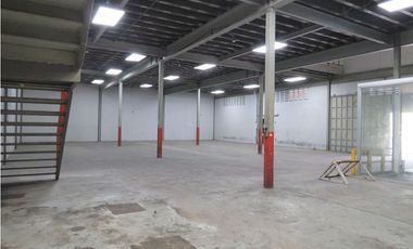 Se Vende Galera con Oficinas Parque Lefevre 800 Mts $1.300.000.00