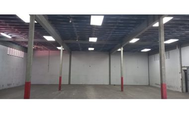 Se Vende Galera con Oficinas Parque Lefevre 800 Mts $1.300.000.00