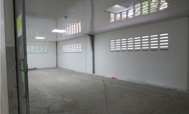 Se Vende Galera con Oficinas Parque Lefevre 800 Mts $1.300.000.00