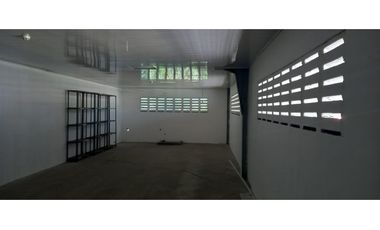 Se Vende Galera con Oficinas Parque Lefevre 800 Mts $1.300.000.00