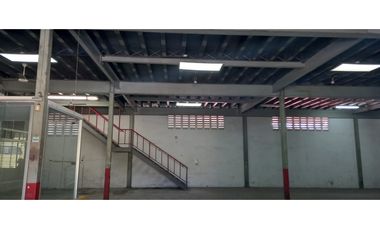 Se Vende Galera con Oficinas Parque Lefevre 800 Mts $1.300.000.00