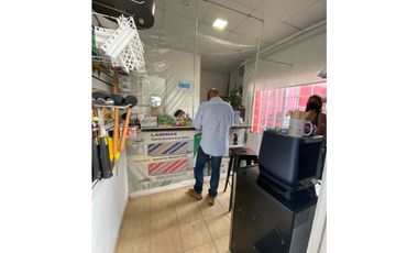 Se Alquila Local Comercial Parque Lefevre 400 mts $4.995.oo