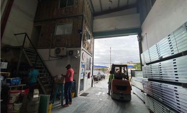 Se Alquila Local Comercial Parque Lefevre 400 mts $4.995.oo