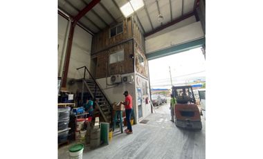 Se Alquila Local Comercial Parque Lefevre 400 mts $4.995.oo