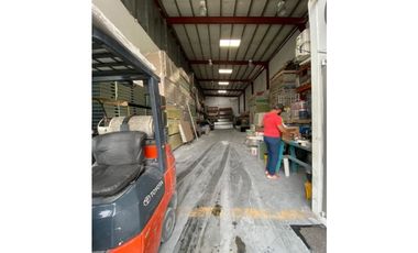 Se Alquila Local Comercial Parque Lefevre 400 mts $4.995.oo